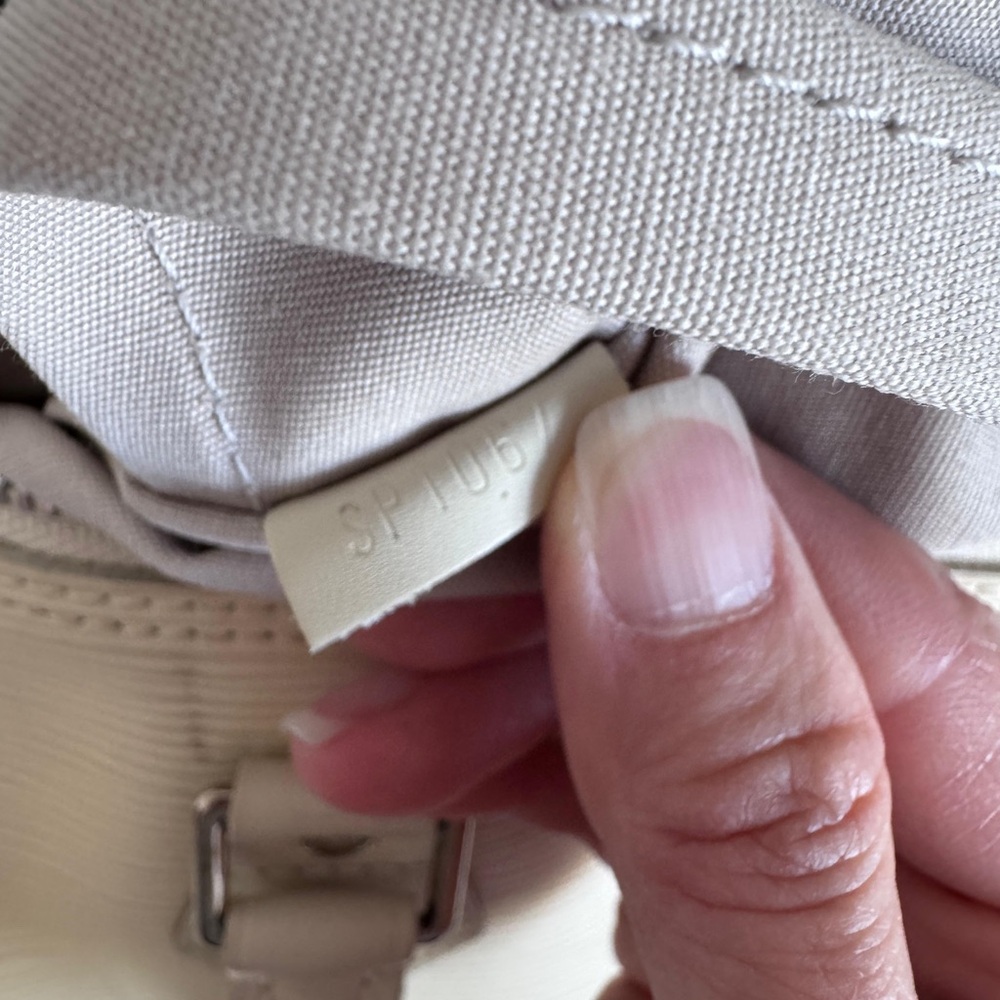 Authentic Louis Vuitton Speedy 25 White Epi Leather - Picture 12 of 16